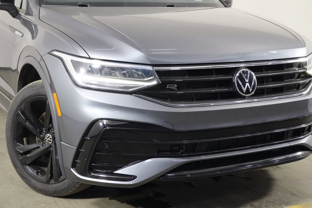 Used 2023 Volkswagen Tiguan SE R-Line FWD image 43