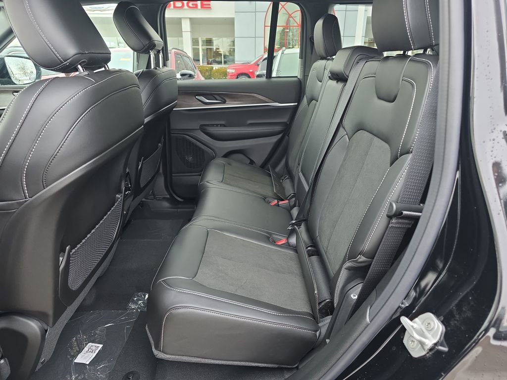 New 2026 Jeep Grand Cherokee Altitude AWD/4WD image 9