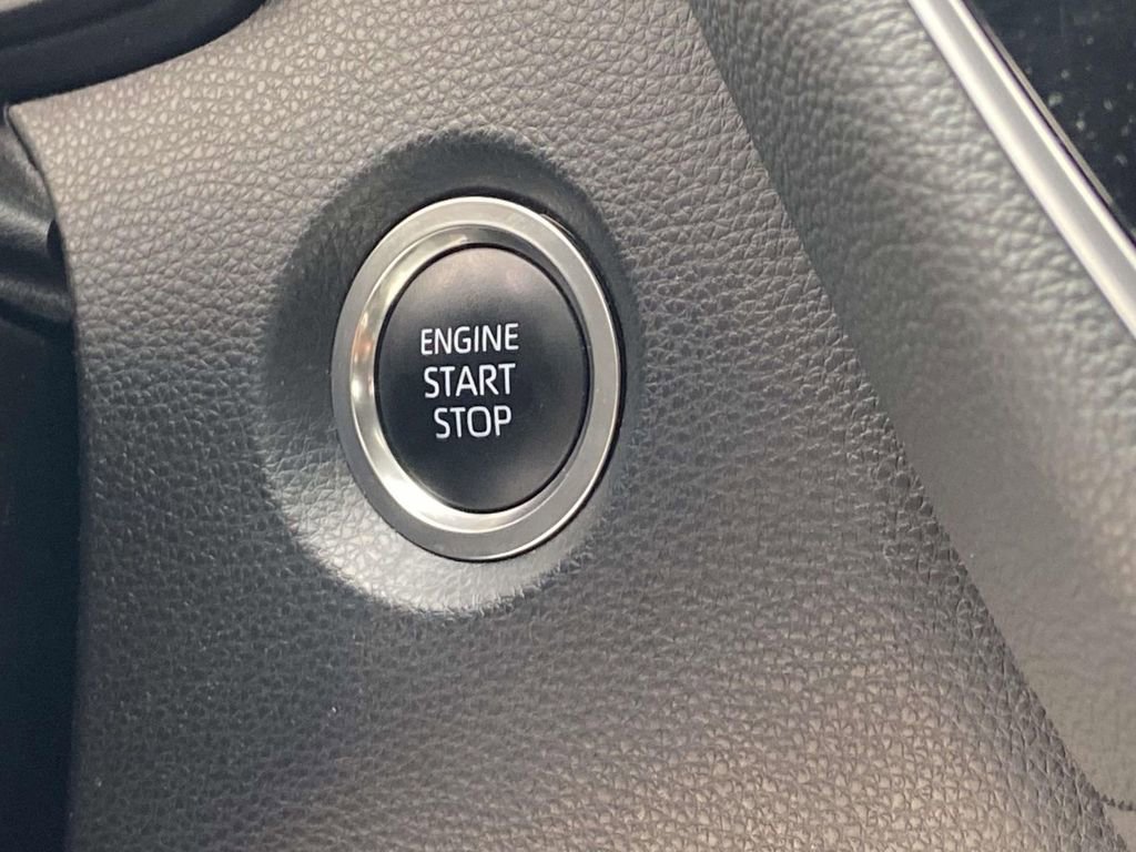 Used 2025 Toyota Corolla SE image 28
