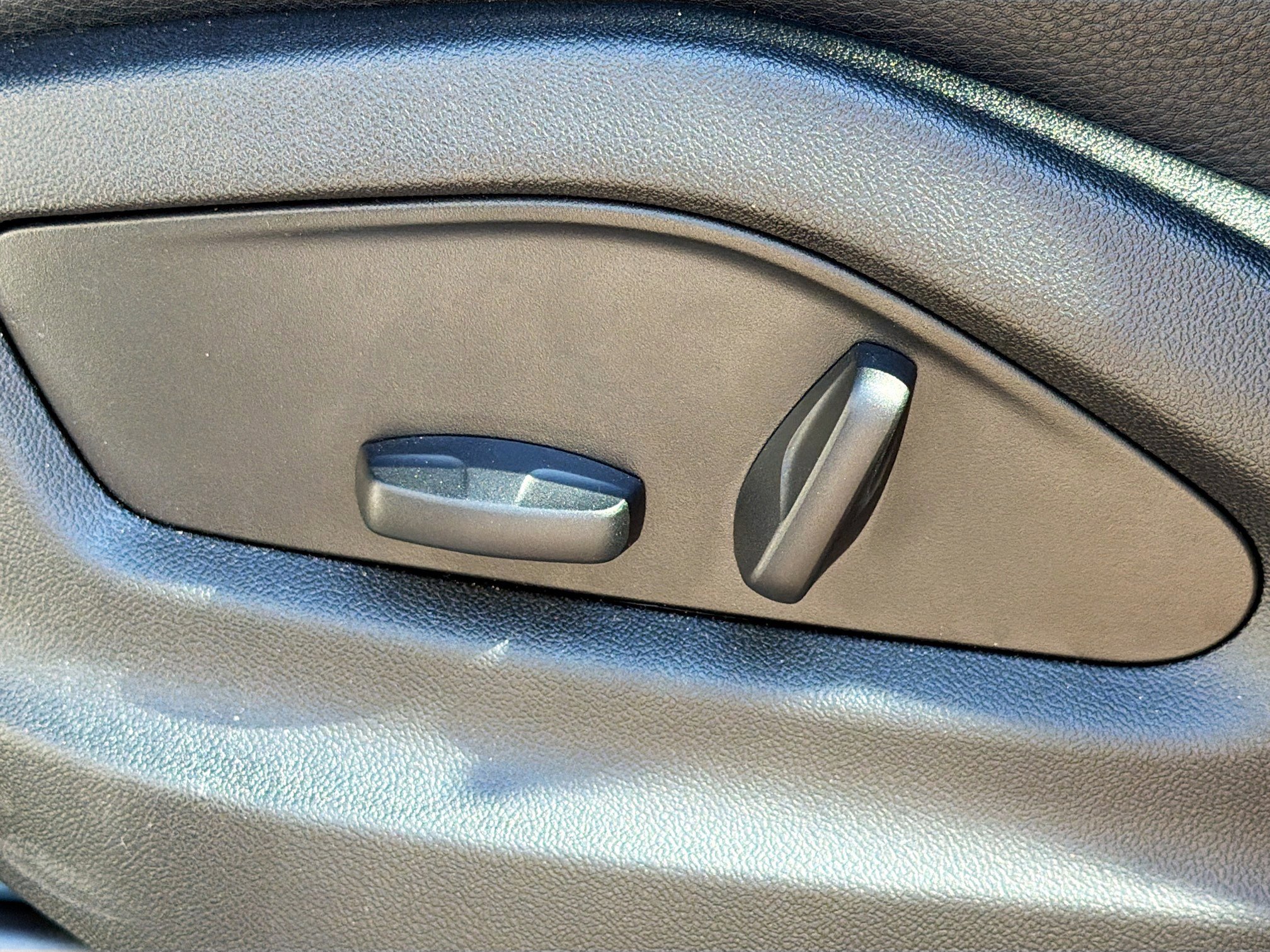 Used 2025 Porsche Cayenne image 27