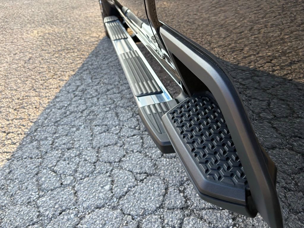 Used 2022 Chevrolet Silverado 2500 LTZ w/ LTZ Convenience Package image 11