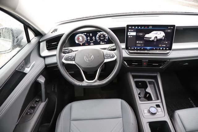 Used 2025 Volkswagen Tiguan SE w/ Panoramic Sunroof Package AWD/4WD image 19