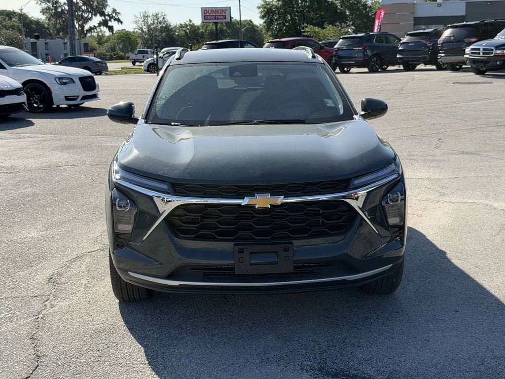 Certified 2025 Chevrolet Trax LT FWD image 3