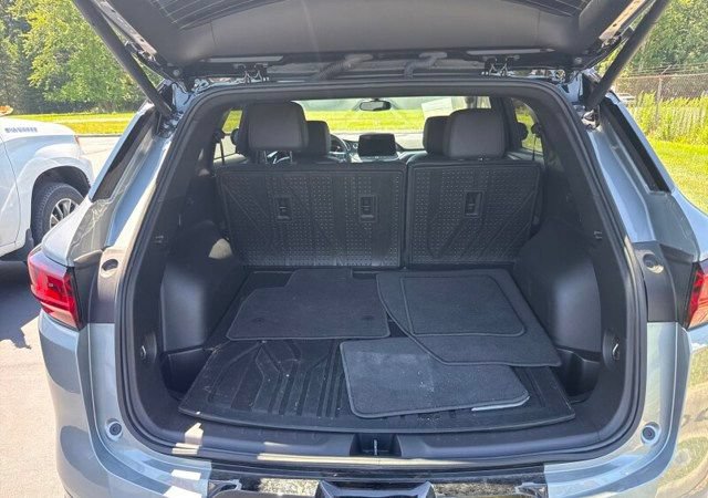 Used 2025 Chevrolet Blazer RS w/ Enhanced Convenience Package FWD image 8