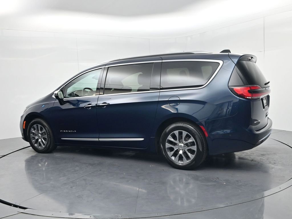Used 2023 Chrysler Pacifica Pinnacle image 5