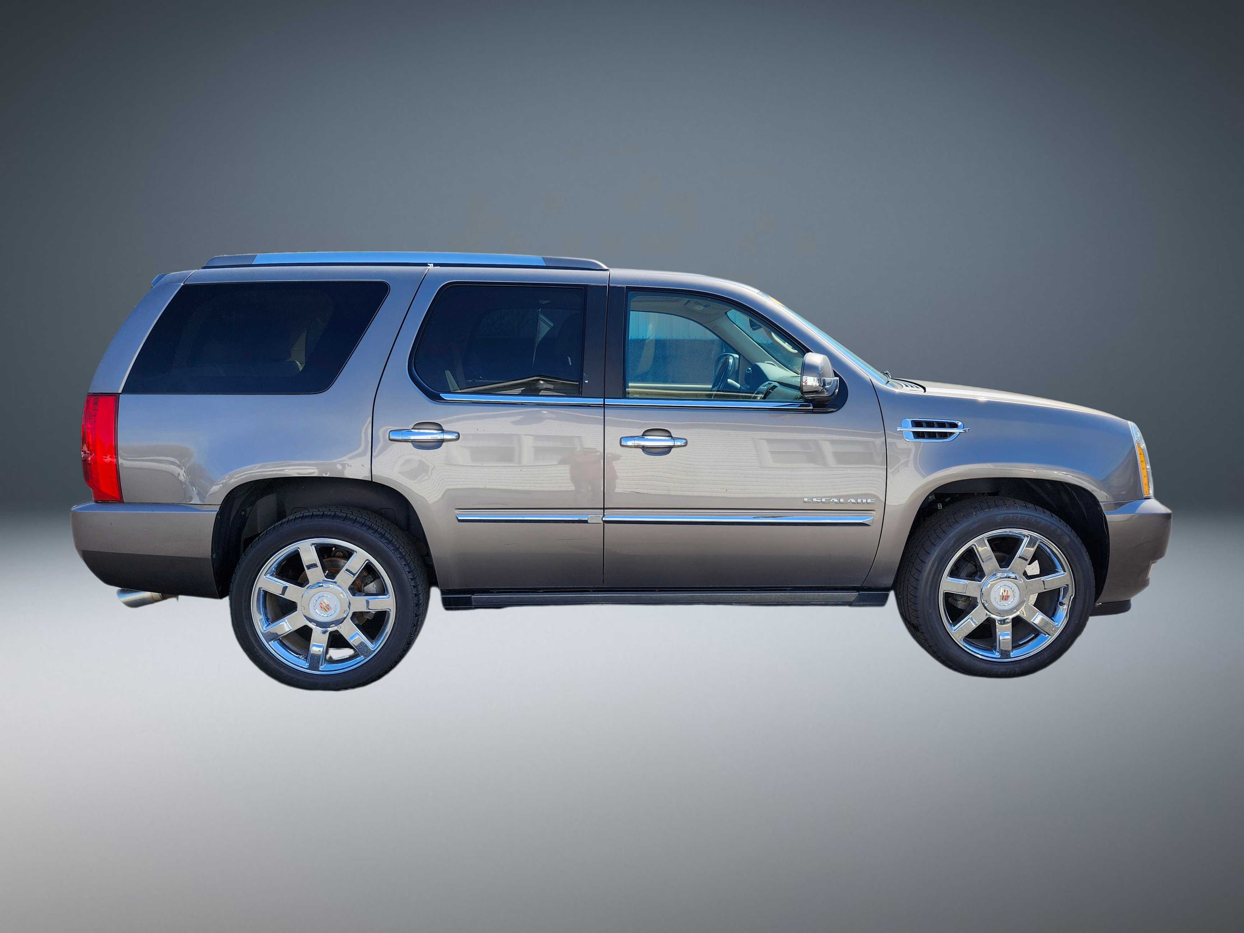 Used 2013 Cadillac Escalade Luxury image 2