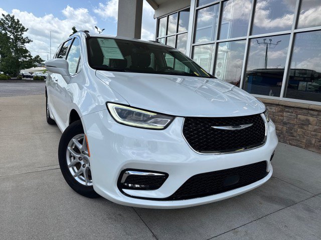 Used 2022 Chrysler Pacifica Touring-L FWD image 1