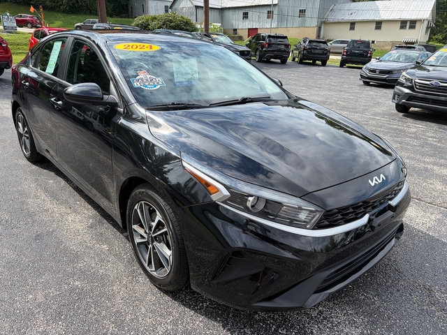 Used 2024 Kia Forte LXS FWD image 4