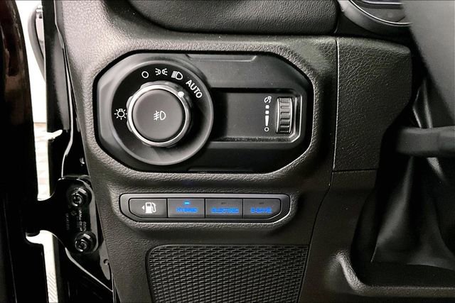 Used 2023 Jeep Wrangler Unlimited Sahara w/ Cold Weather Group image 35