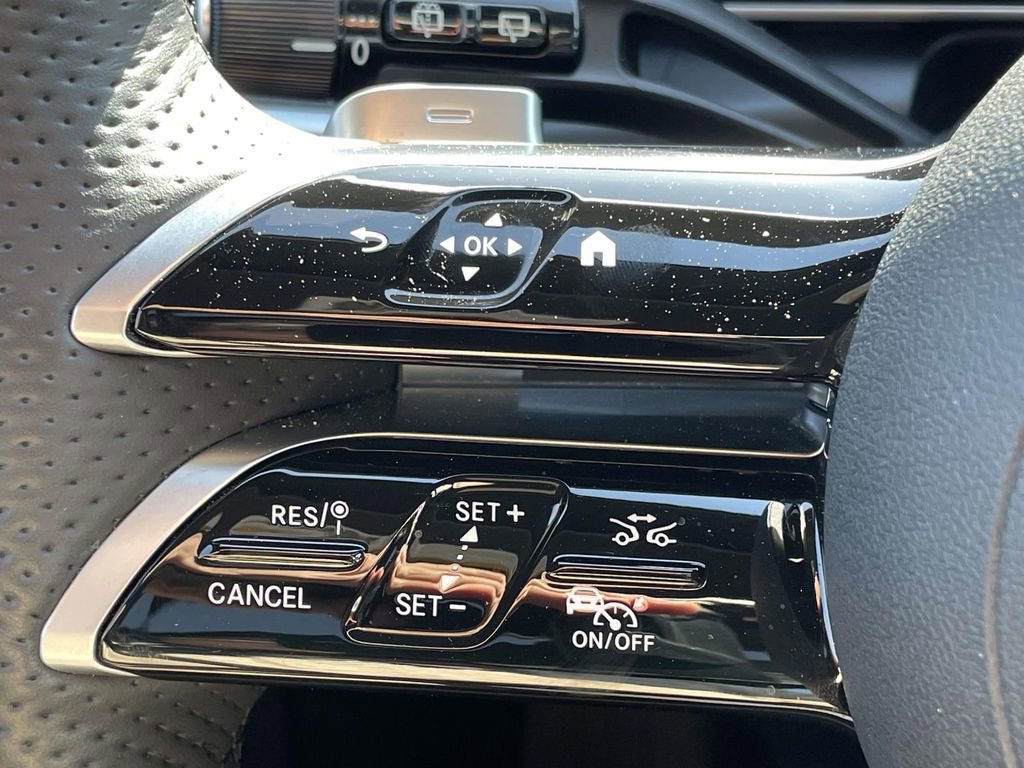 Used 2024 Mercedes-Benz GLC 300 4MATIC image 10