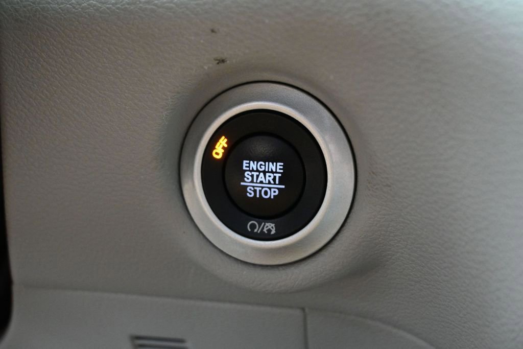 Used 2023 Chrysler Pacifica Touring-L FWD image 16
