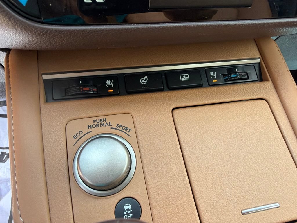 Used 2016 Lexus ES 350 w/ Luxury Package w/Wood Trim FWD image 28