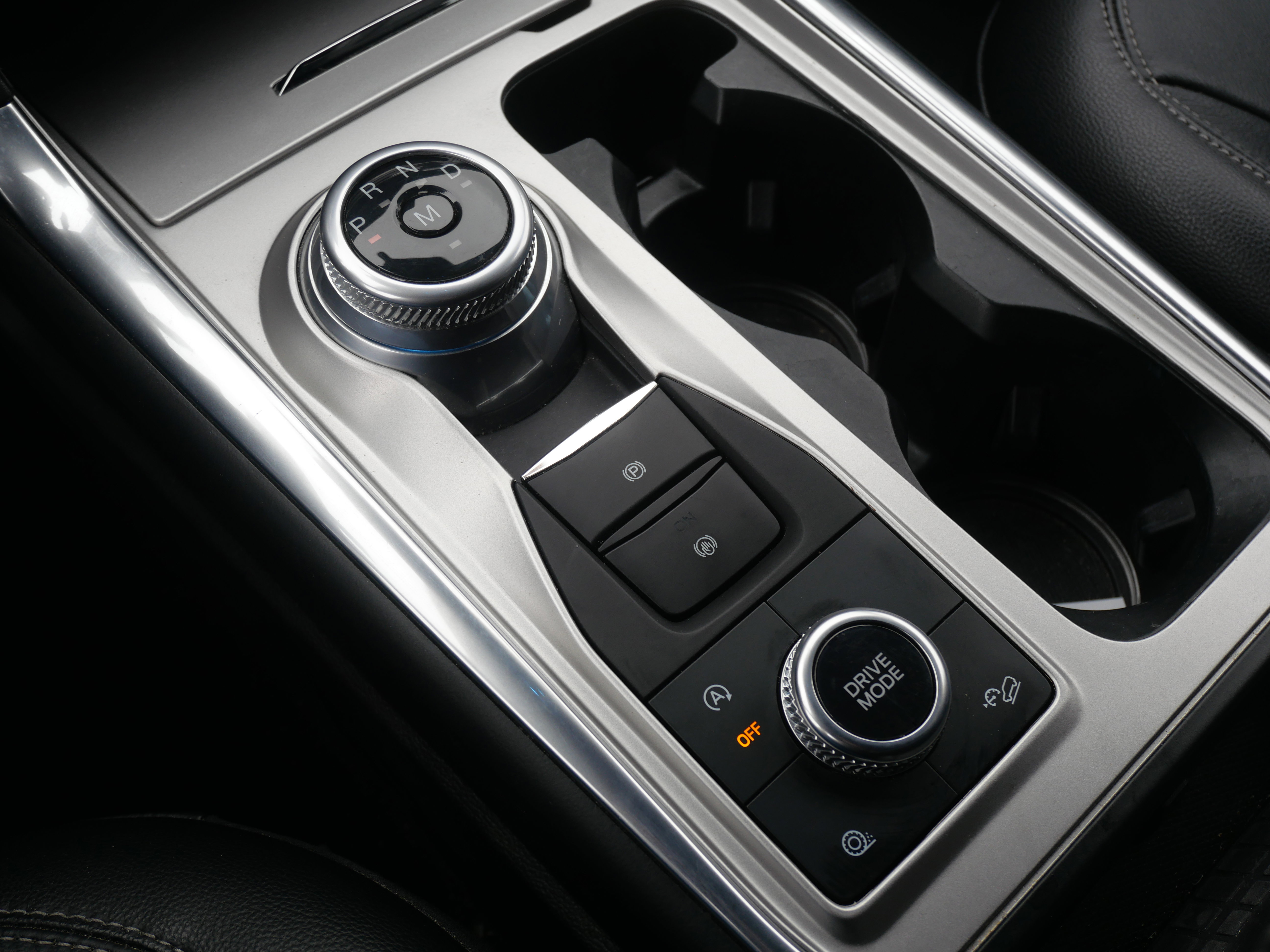 Used 2020 Ford Explorer Limited image 32