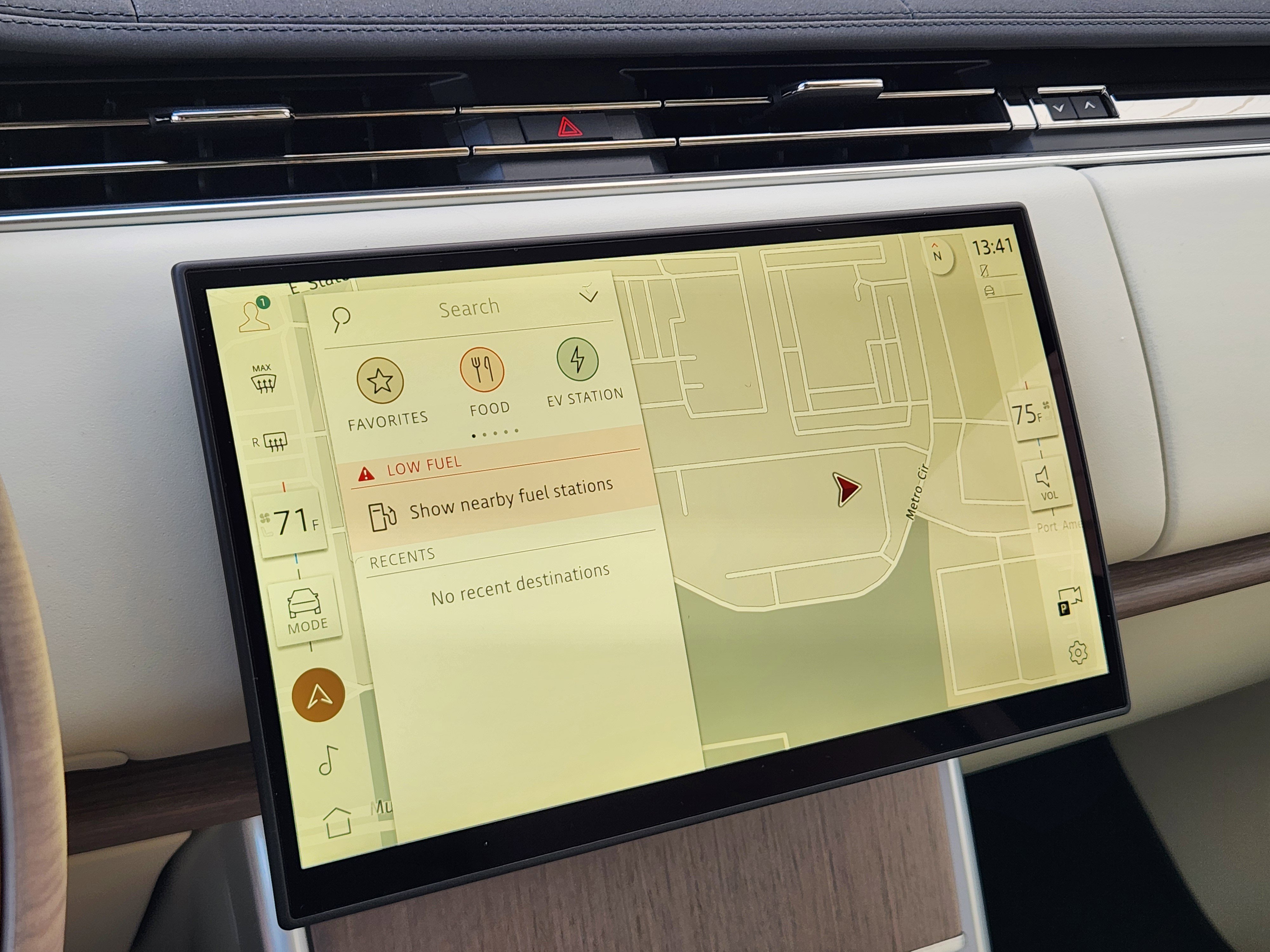 New 2026 Land Rover Range Rover SE image 17