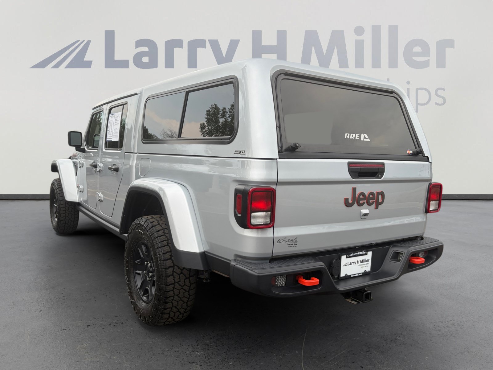 Used 2023 Jeep Gladiator Mojave w/ Cold Weather Group AWD/4WD image 3