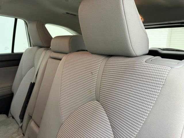 Used 2021 Toyota Highlander LE image 10