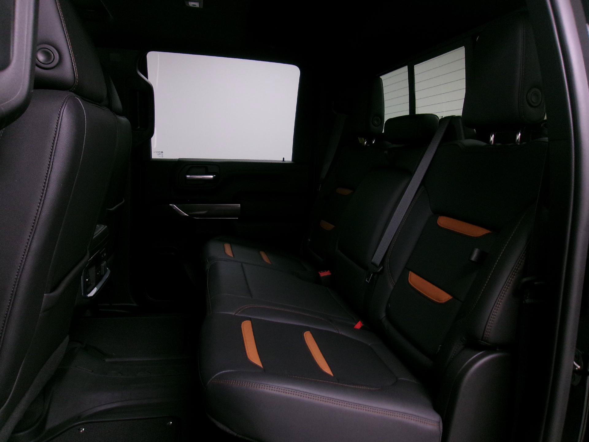 Used 2021 GMC Sierra 2500 AT4 w/ AT4 Premium Plus Package AWD/4WD image 9