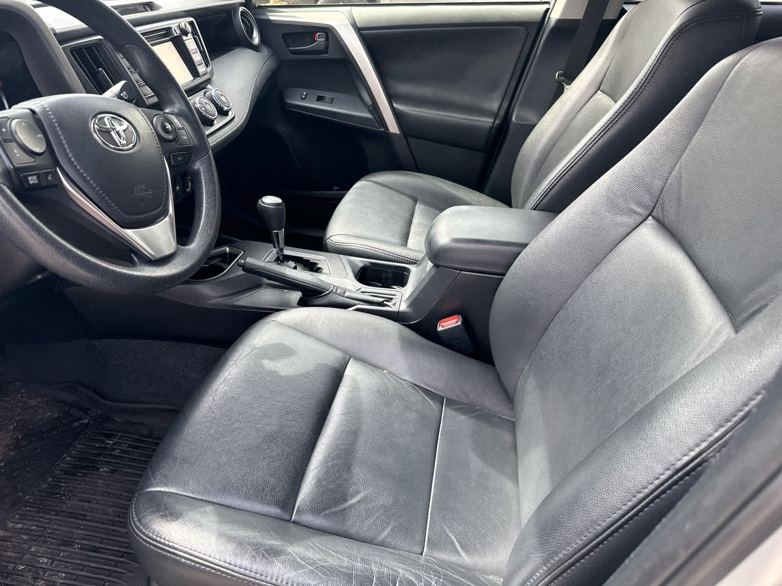 Used 2018 Toyota RAV4 LE AWD/4WD image 7