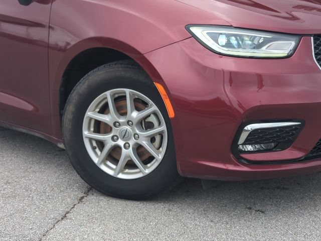 Certified 2023 Chrysler Pacifica Touring-L FWD image 2