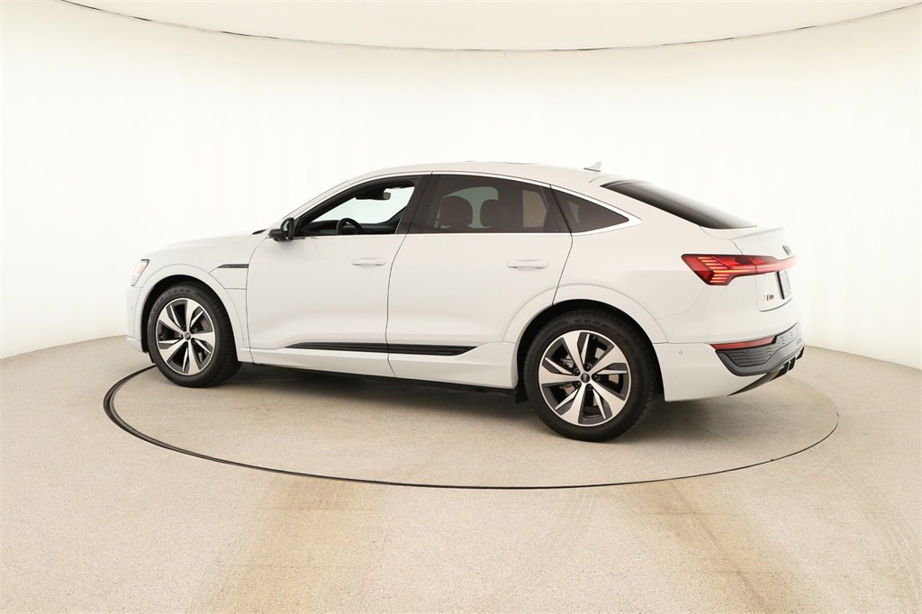 Used 2024 Audi Q8 e-tron Premium Plus w/ Premium Plus Package image 3