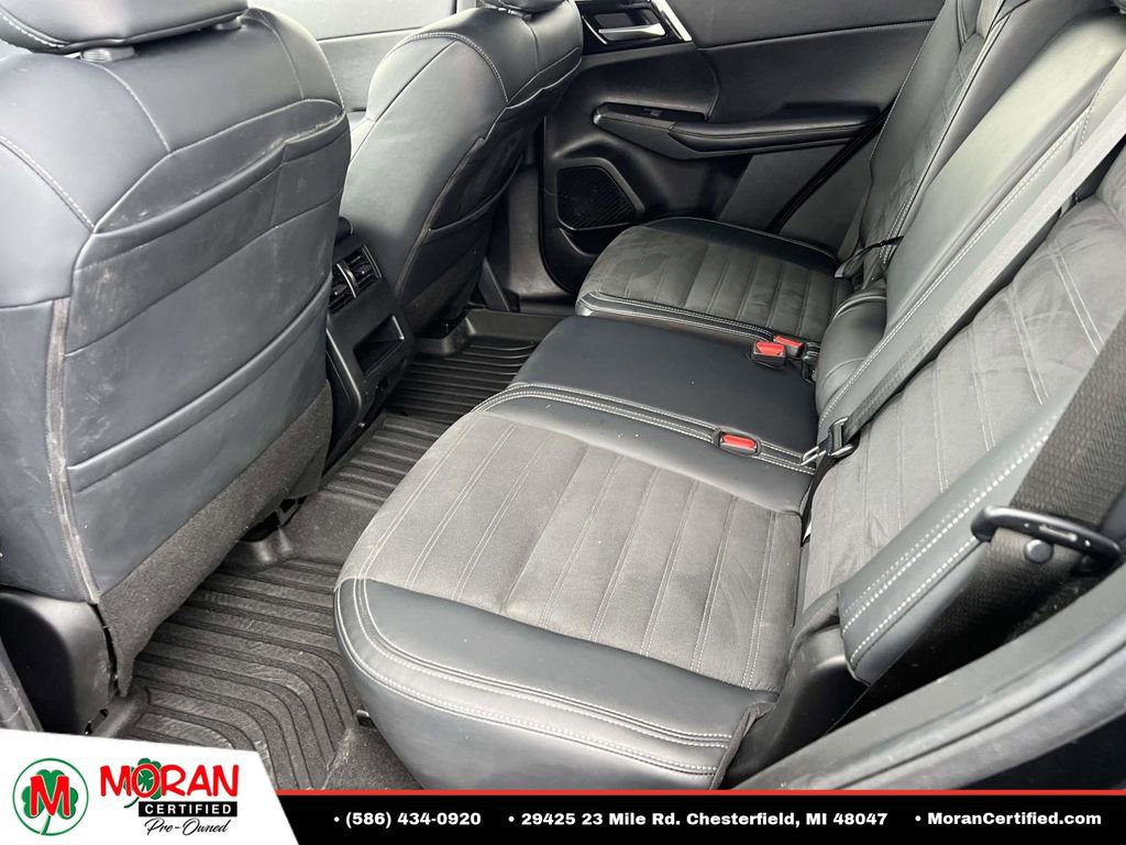 Used 2024 Mitsubishi Outlander FWD image 12
