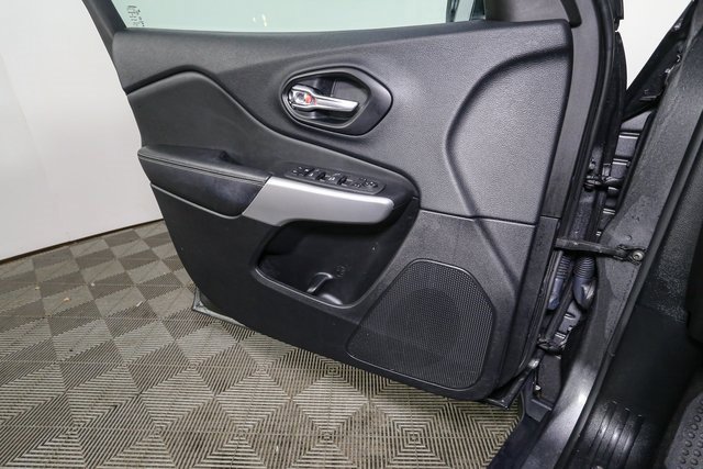 Used 2022 Jeep Cherokee Latitude w/ Sun & Sound Group image 37