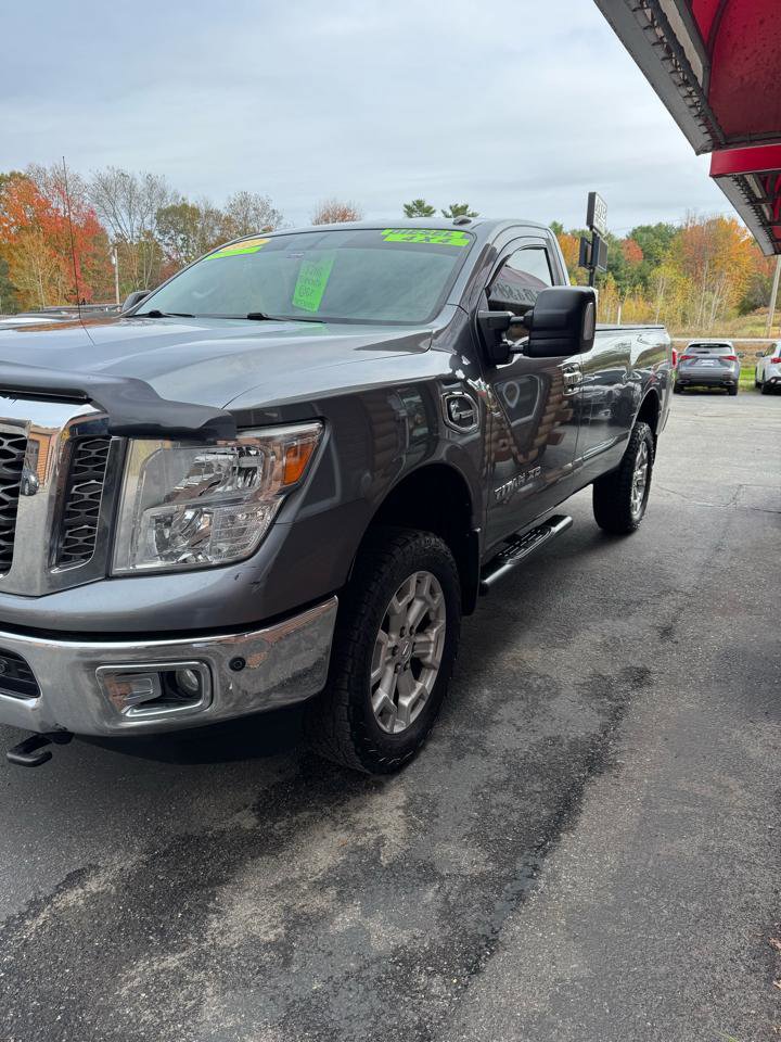 Used 2017 Nissan Titan SV image 4