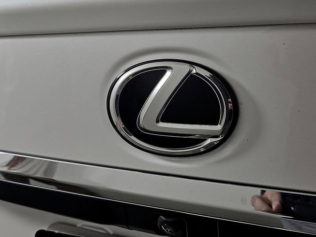 Used 2024 Lexus ES 300h w/ Premium Package image 33