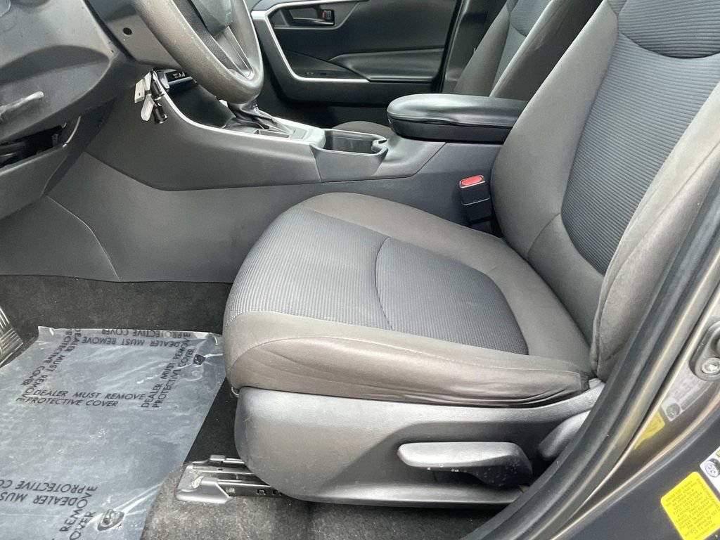 Used 2022 Toyota RAV4 LE FWD image 13