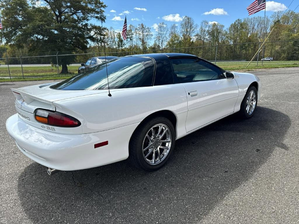 Used 2000 Chevrolet Camaro Z28 w/ SS Performance/Appearance Pkg image 4