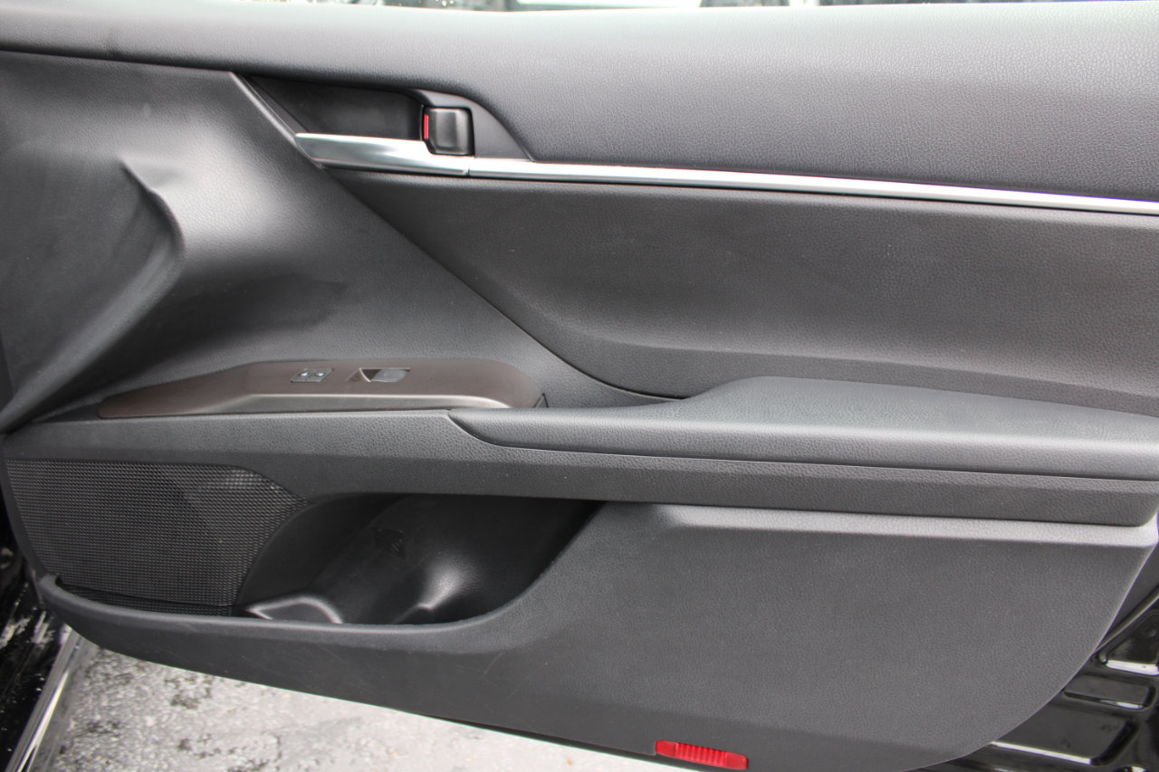 Used 2024 Toyota Camry SE image 40