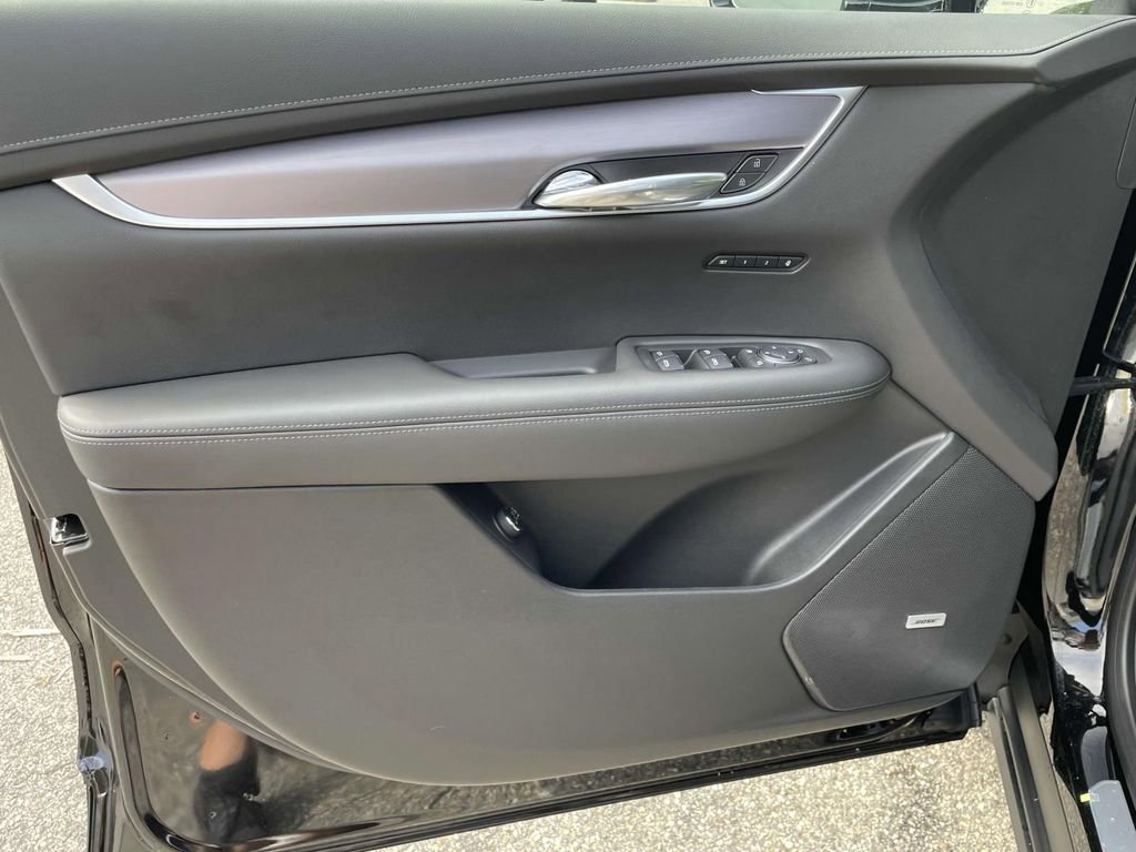 New 2025 Cadillac XT6 Luxury image 17