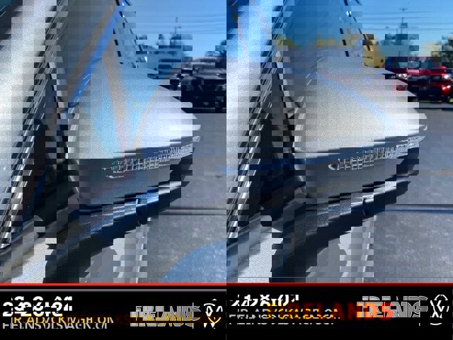 New 2025 Volkswagen Tiguan SE image 13