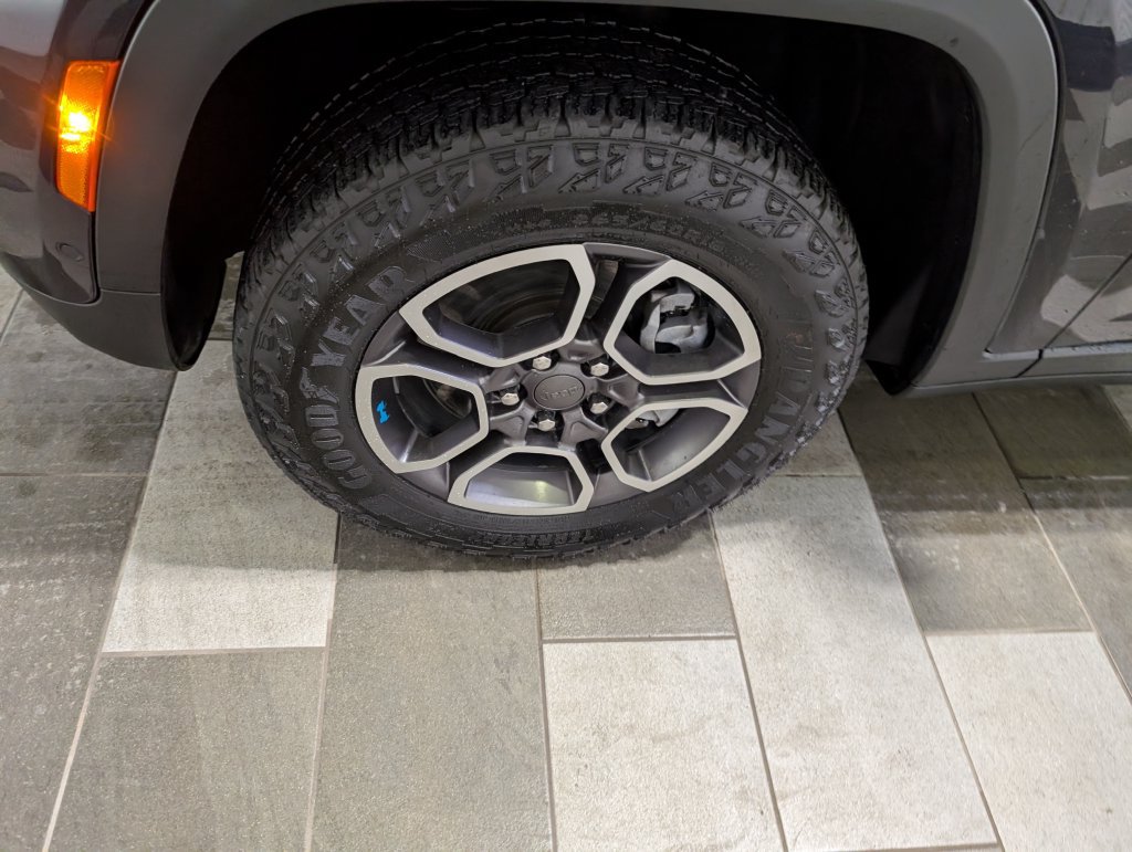Used 2022 Jeep Grand Cherokee Trailhawk w/ Advanced Protech Group II AWD/4WD image 7
