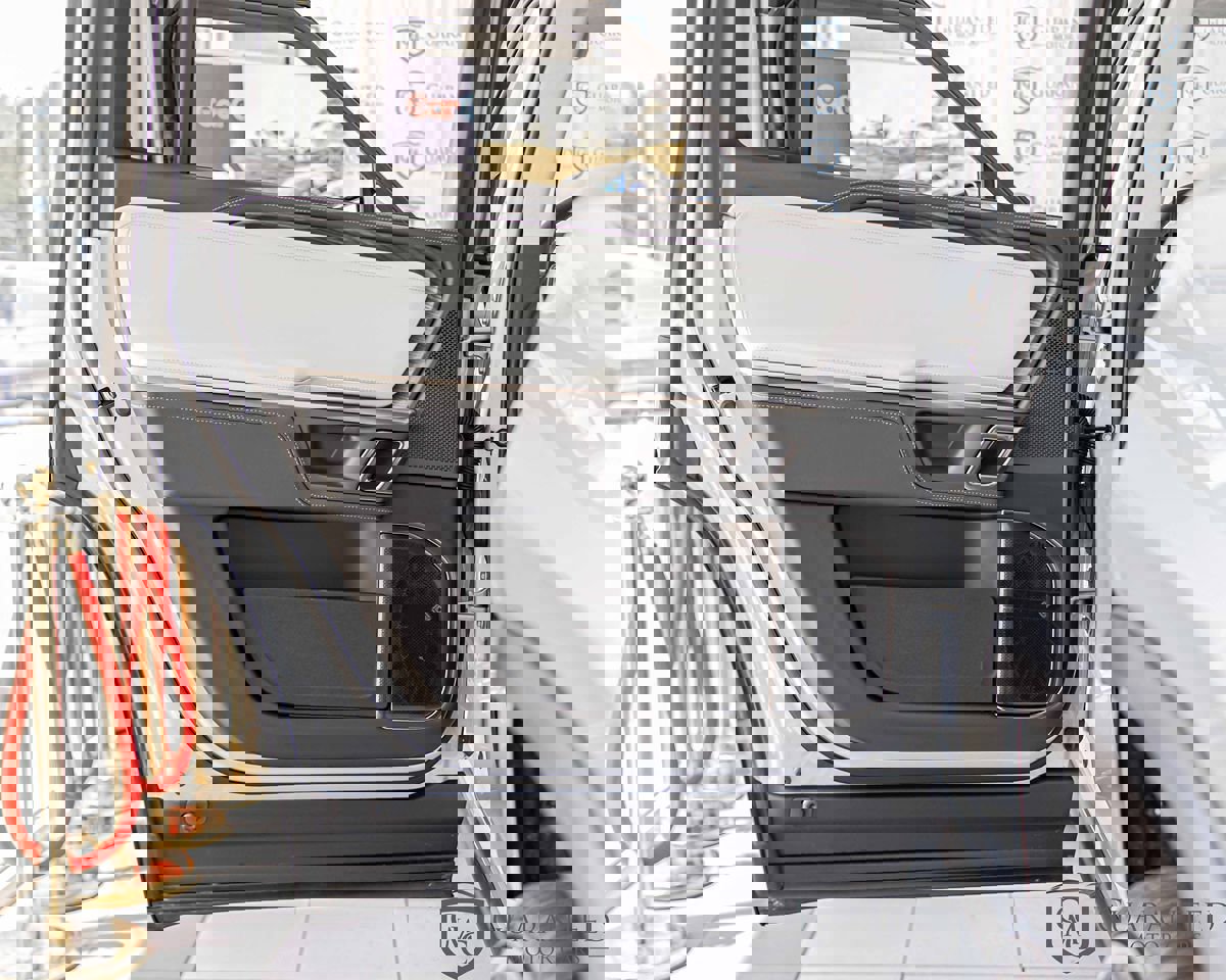 Used 2024 Rivian R1S Adventure image 34