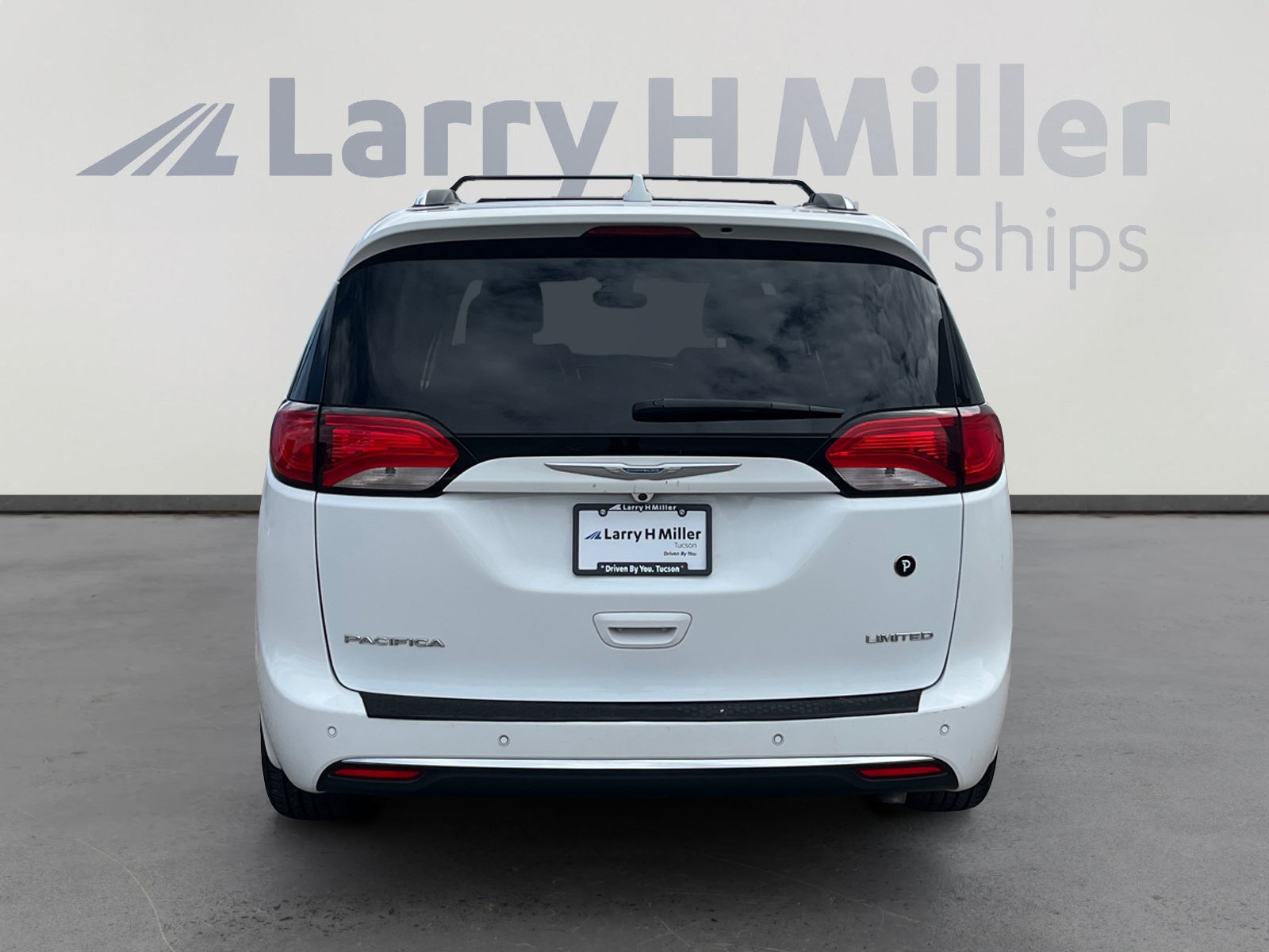 Certified 2018 Chrysler Pacifica Limited FWD image 4