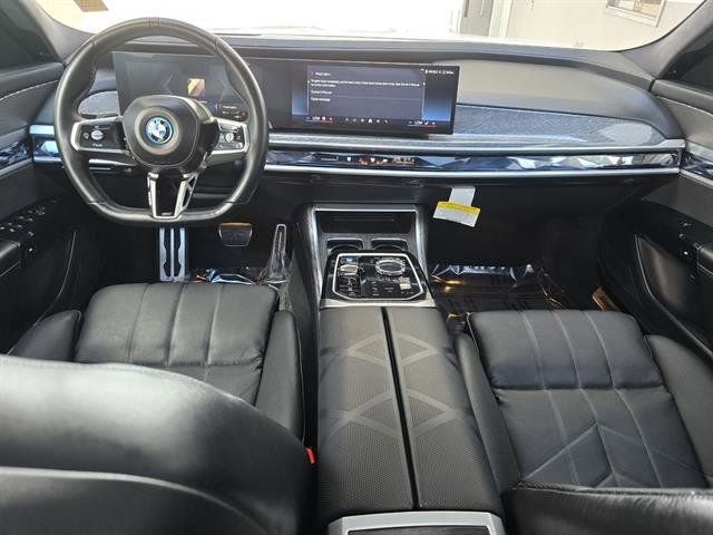 Used 2024 BMW i7 xDrive60 image 9
