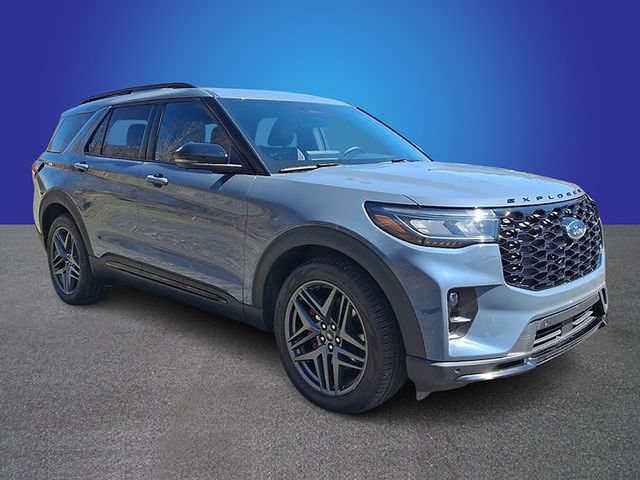 Used 2025 Ford Explorer ST AWD/4WD image 3