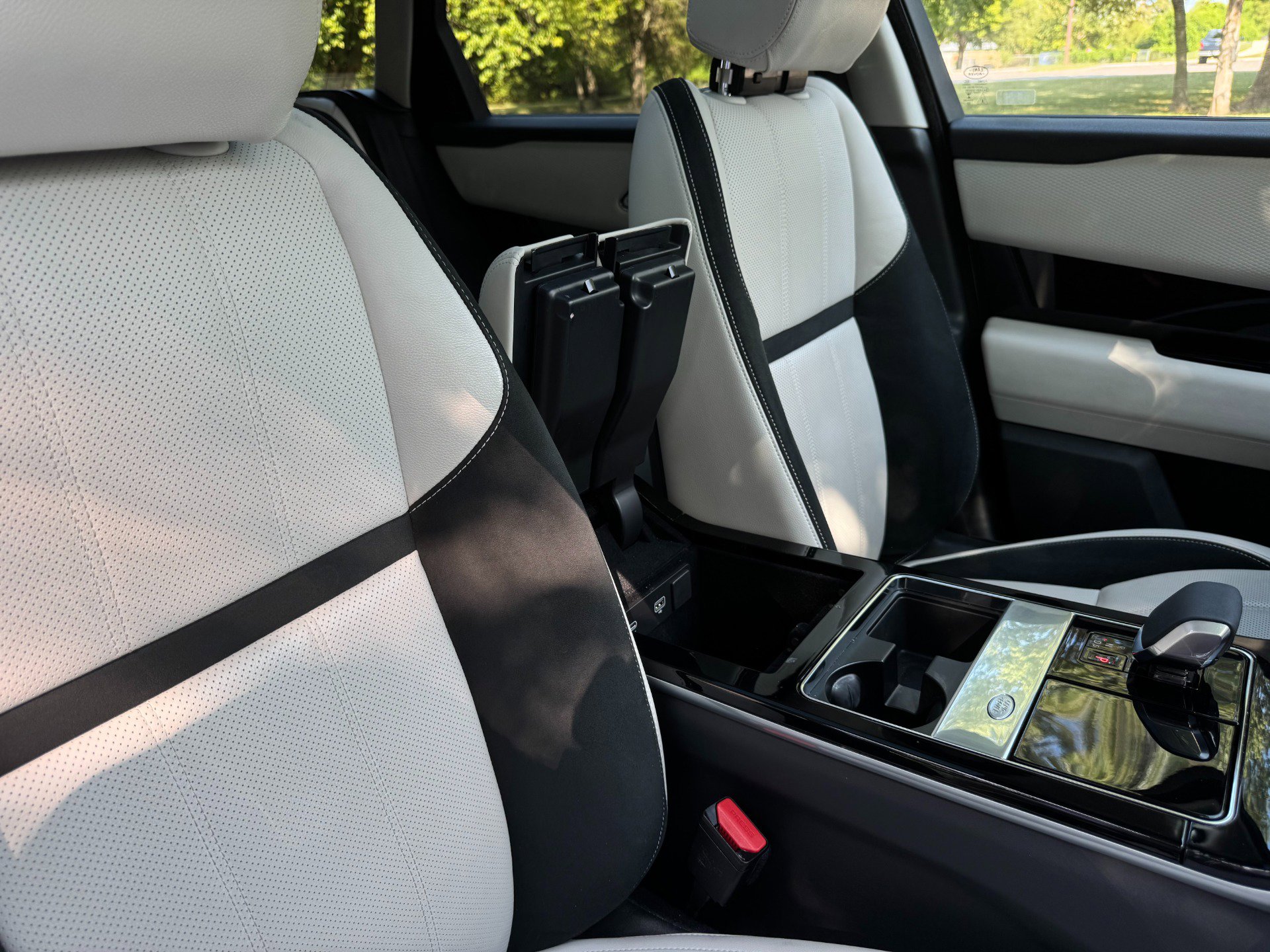 Used 2023 Land Rover Range Rover Velar R-Dynamic S image 24