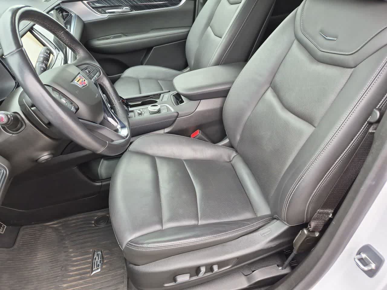 Used 2024 Cadillac XT6 Premium Luxury AWD/4WD image 16