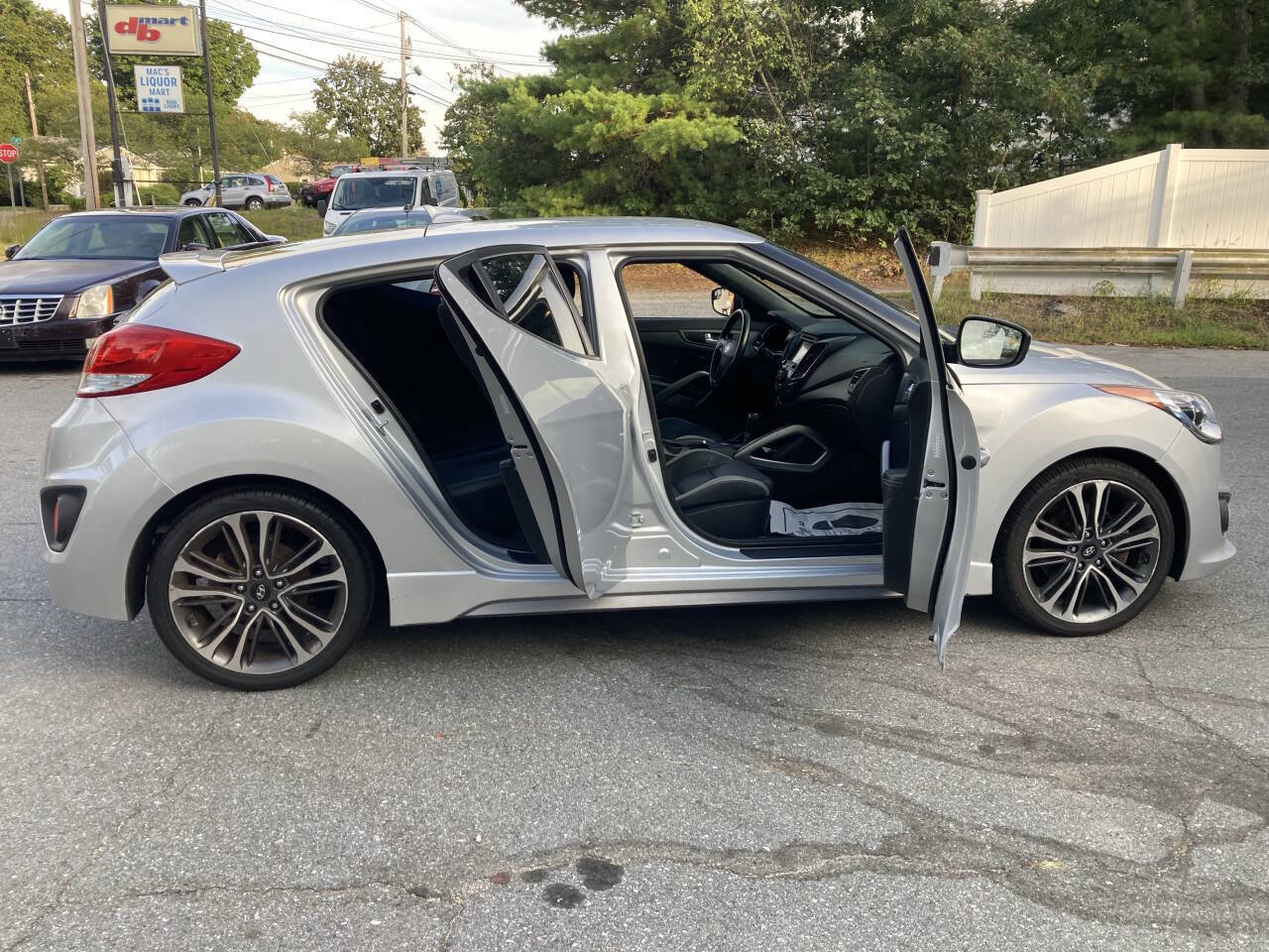 Used 2016 Hyundai Veloster Turbo image 5