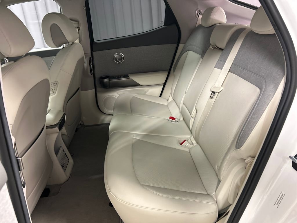 Used 2025 Genesis GV60 RWD image 23