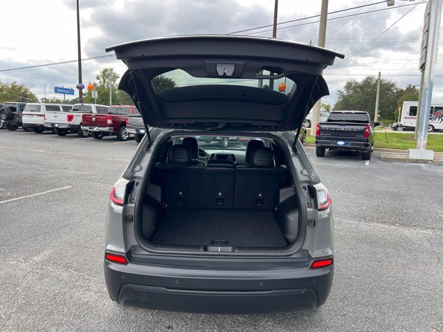 Used 2019 Jeep Cherokee Latitude Plus FWD image 10