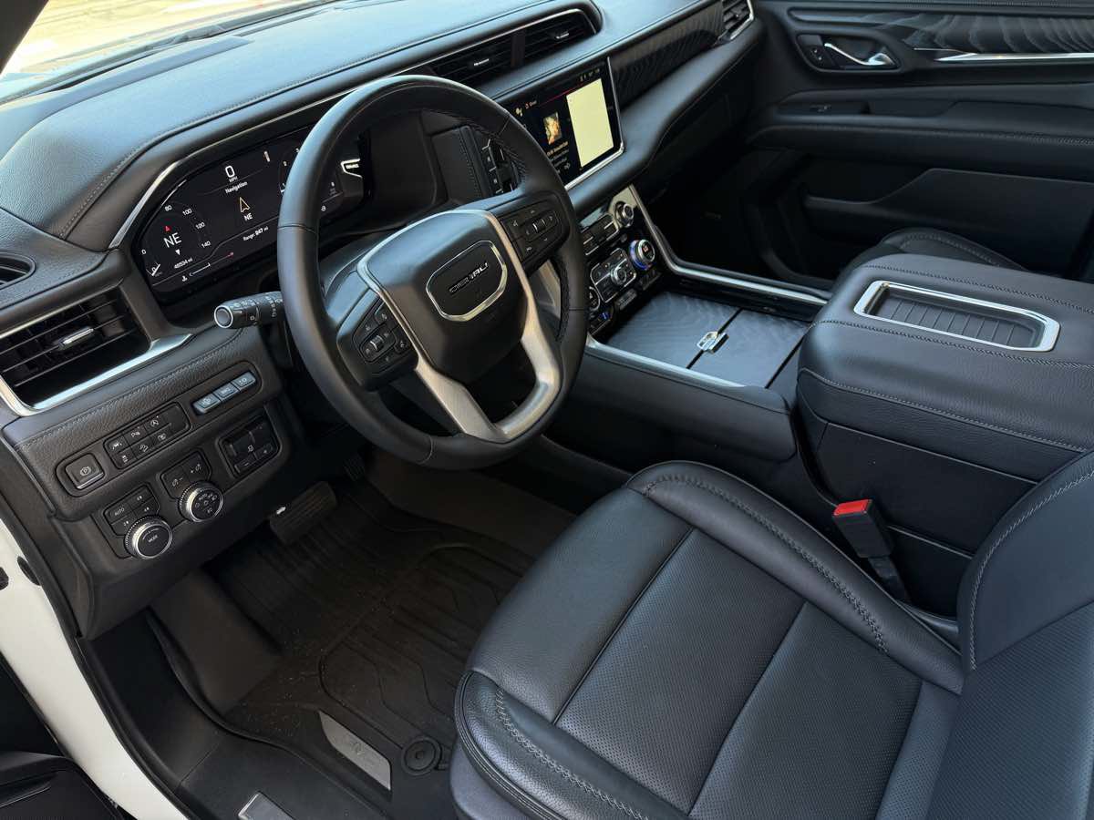 Used 2023 GMC Yukon Denali AWD/4WD image 15