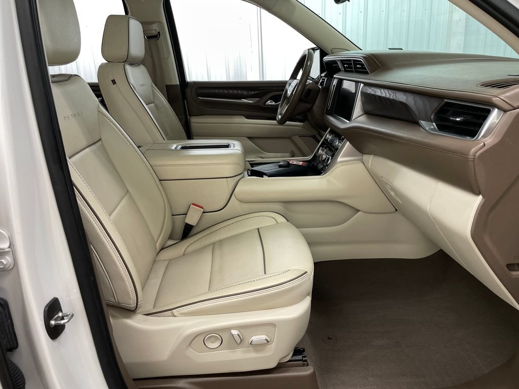 Used 2022 GMC Yukon XL Denali w/ Denali Premium Package AWD/4WD image 42