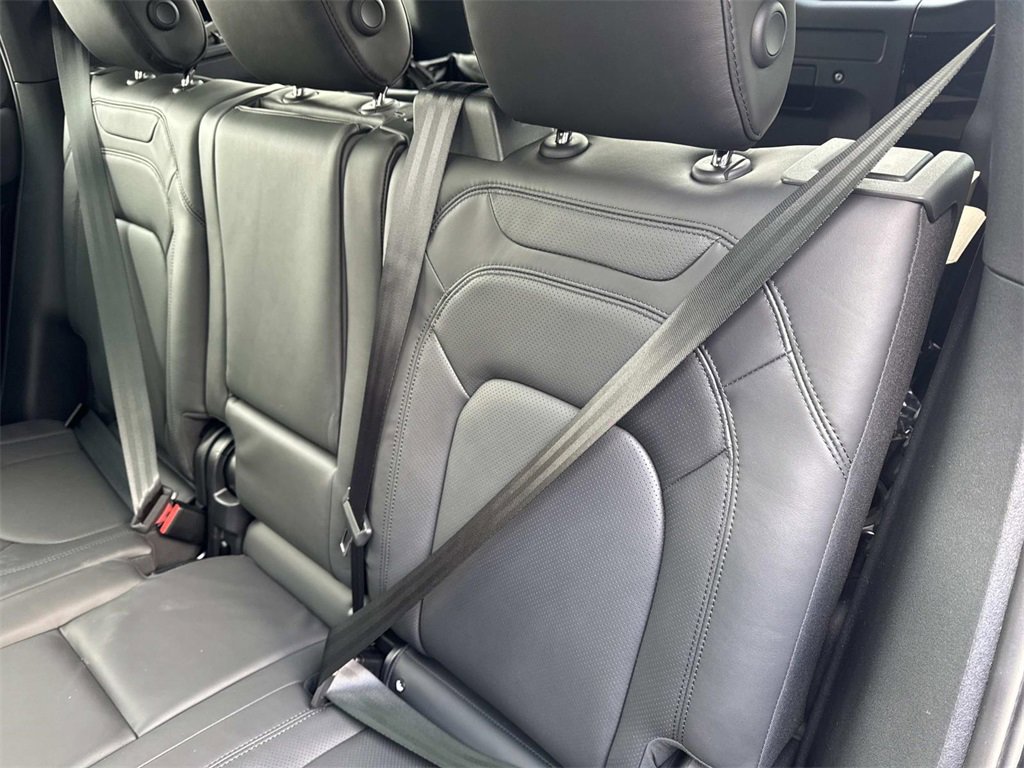 New 2026 Land Rover Defender 110 X-Dynamic SE image 13