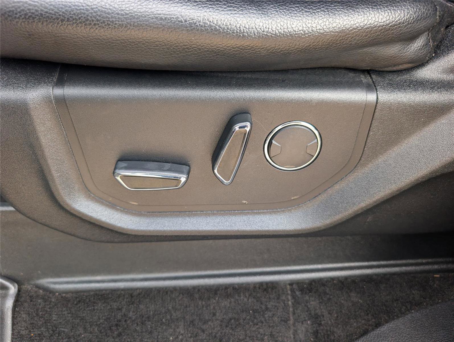 Used 2018 Ford Expedition XLT w/ Equipment Group 202A RWD image 10