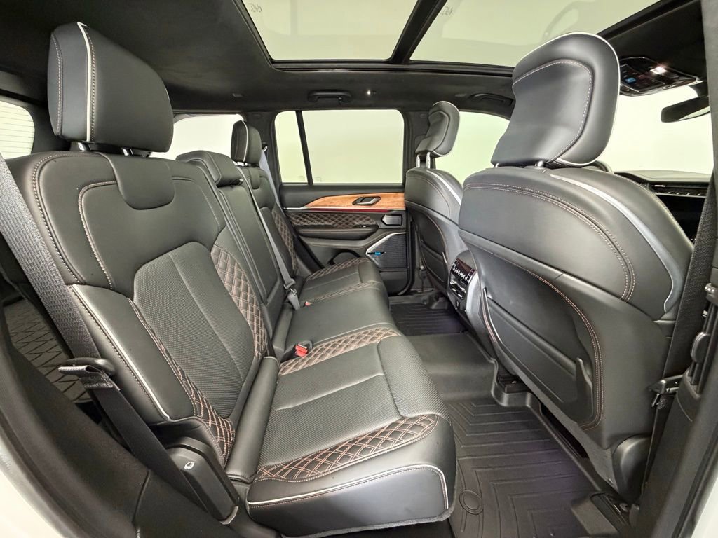 Used 2024 Jeep Grand Cherokee Summit AWD/4WD image 8
