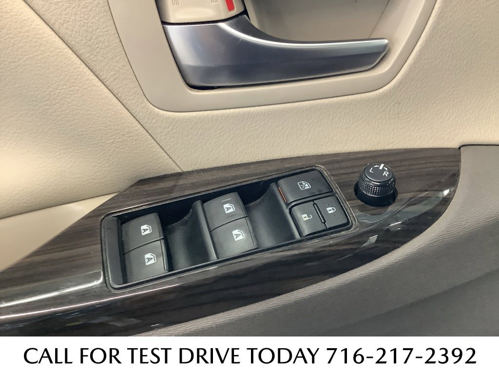 Used 2015 Toyota Sienna XLE FWD image 21