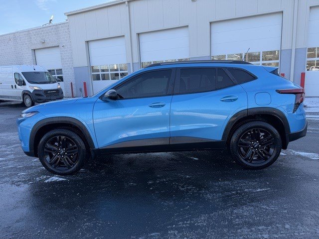 Used 2025 Chevrolet Trax ACTIV w/ Driver Confidence Package image 2